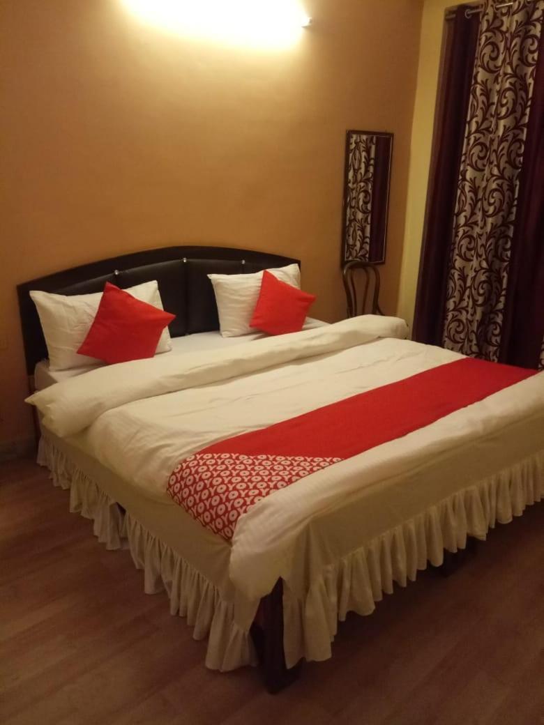 Hotel Kamal Lucknow Exteriör bild