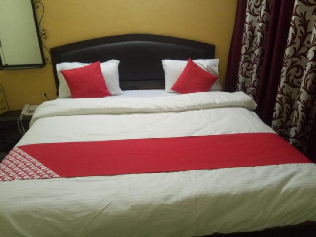 Hotel Kamal Lucknow Exteriör bild
