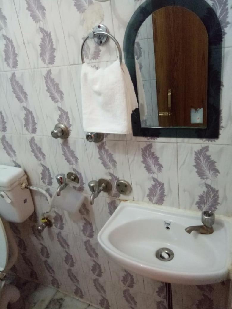 Hotel Kamal Lucknow Exteriör bild