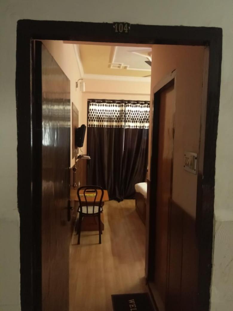 Hotel Kamal Lucknow Exteriör bild